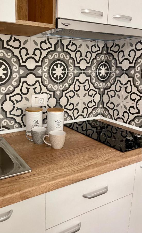 Sol Lux Apartments 1St Floor Dıraç Dış mekan fotoğraf